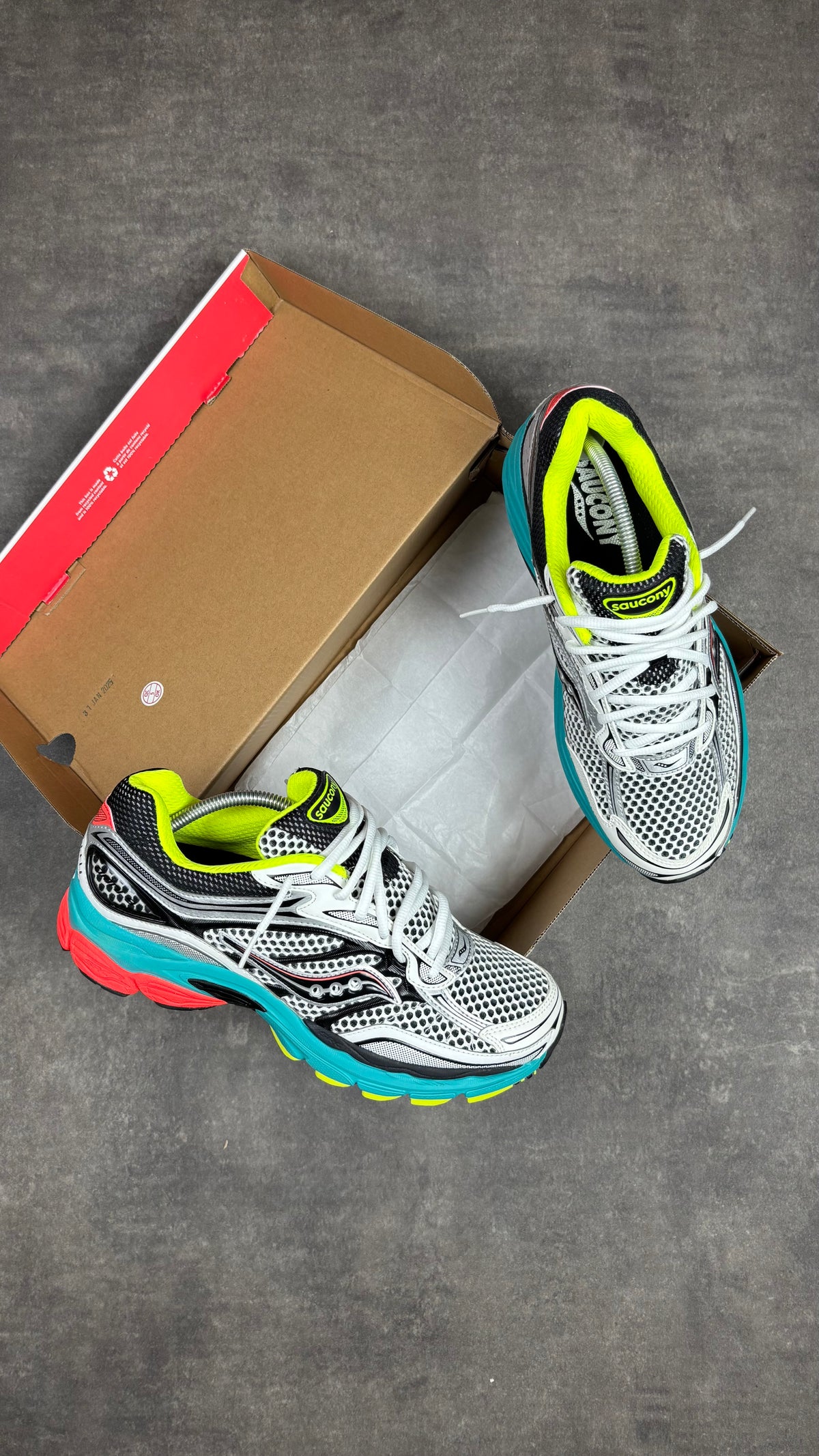 Saucony Pro Grid Omni 9 Mutant