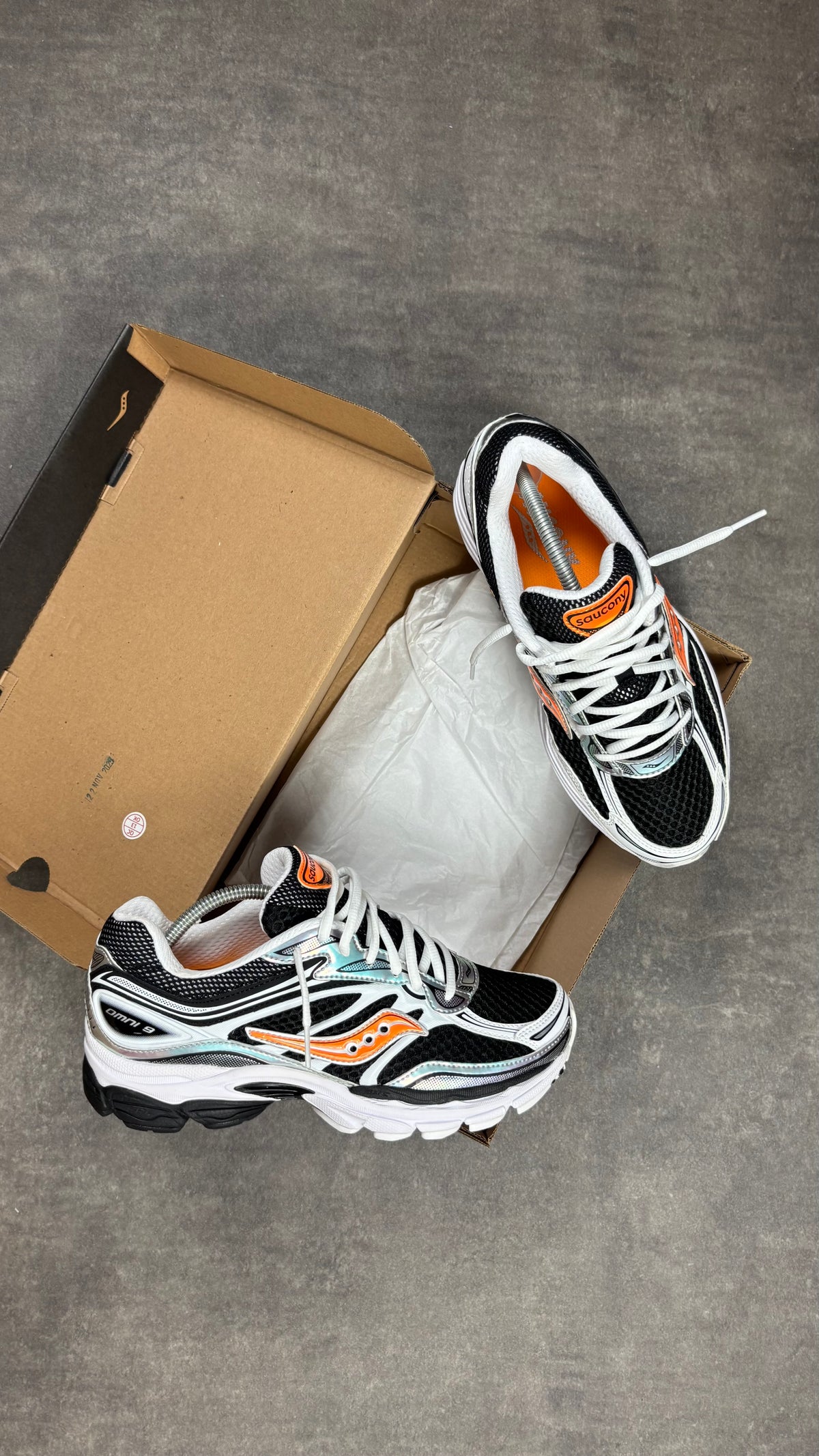 Saucony Pro Grid Omni 9 Black Orange